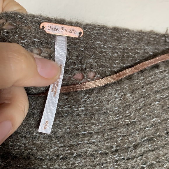 Free People Brown Crochet Scallop Cape Wrap Wool Blend Sweater Size Small - Picture 4 of 8